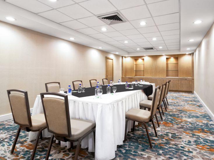 Holiday Inn Miami West - Airport Area By Ihg Hialeah Gardens Exterior photo